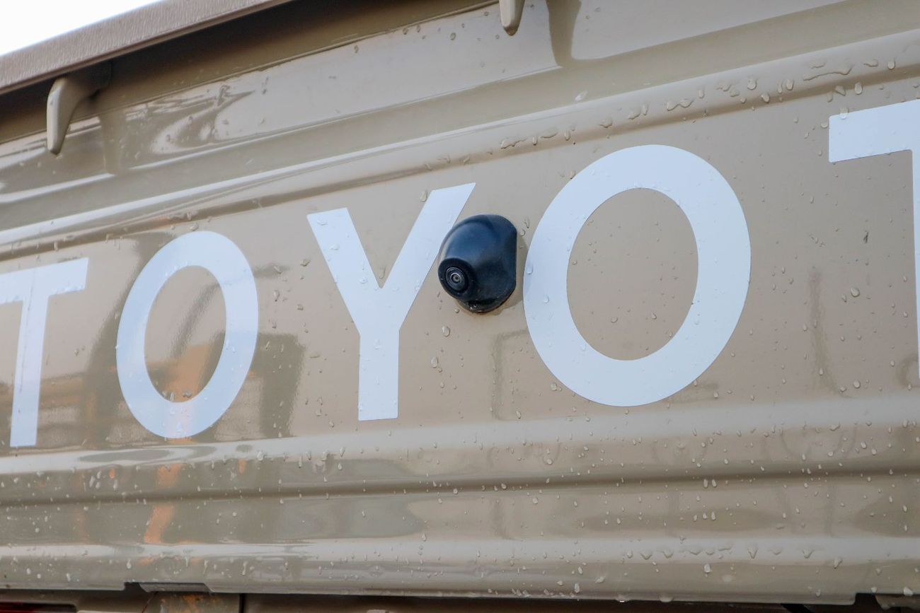 تويوتا لاند كروزر بيك آب Std 4.0L Single Cab Utility 4WD