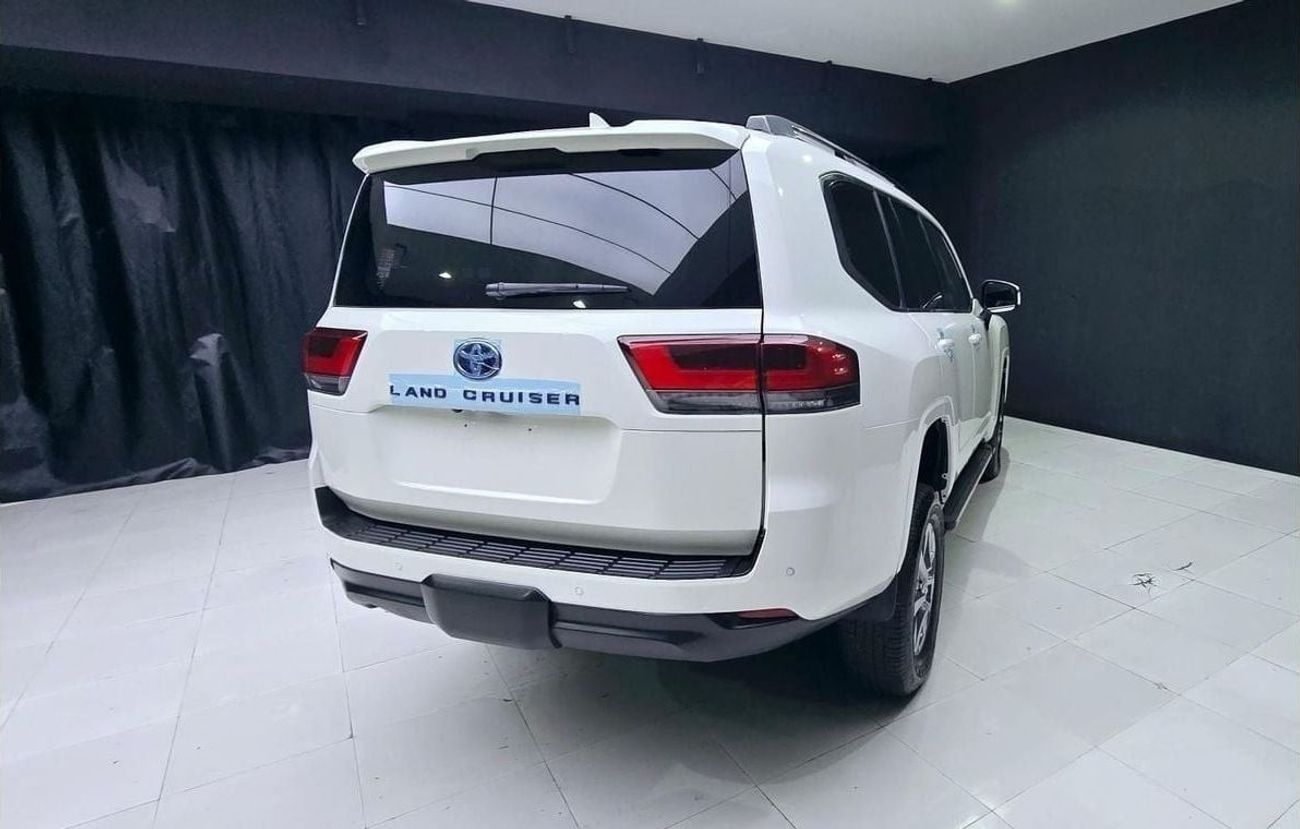 تويوتا لاند كروزر diesel 3.3 liter right hand drive in side beige sunroof leather seats