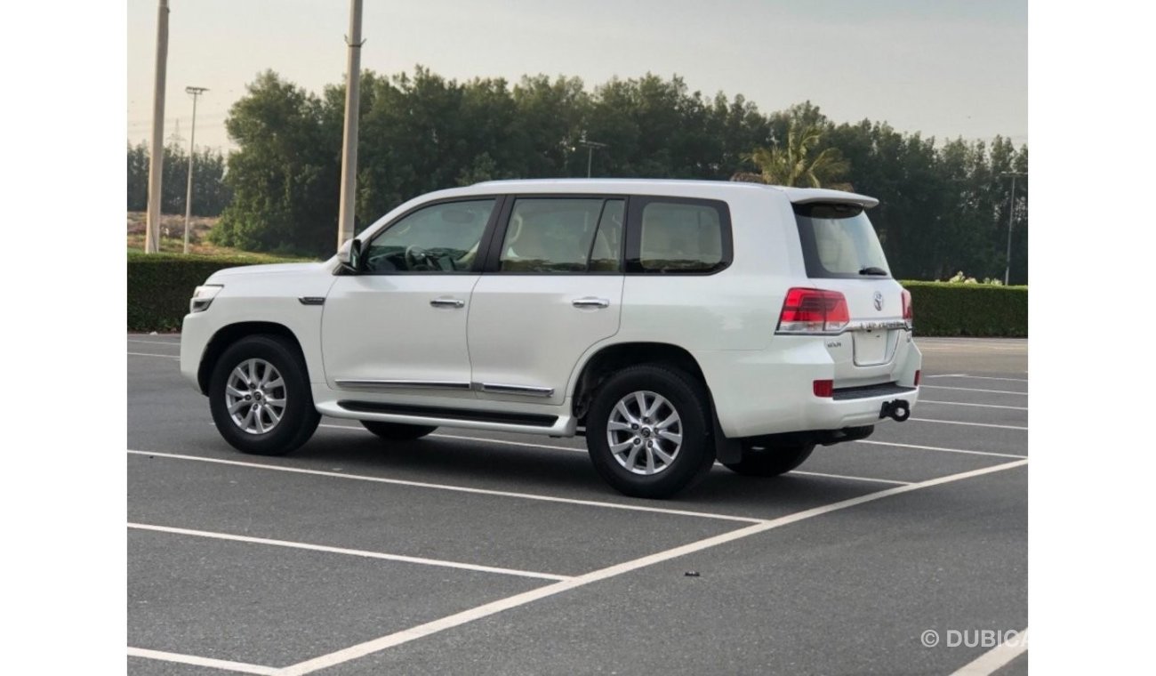 Toyota Land Cruiser GXR MODEL 2016 GCC CAR PERFECT CONDITION INSIDE AND OUTSIDE FULL ELECTRIC CONTROL STEERING CONTROL B