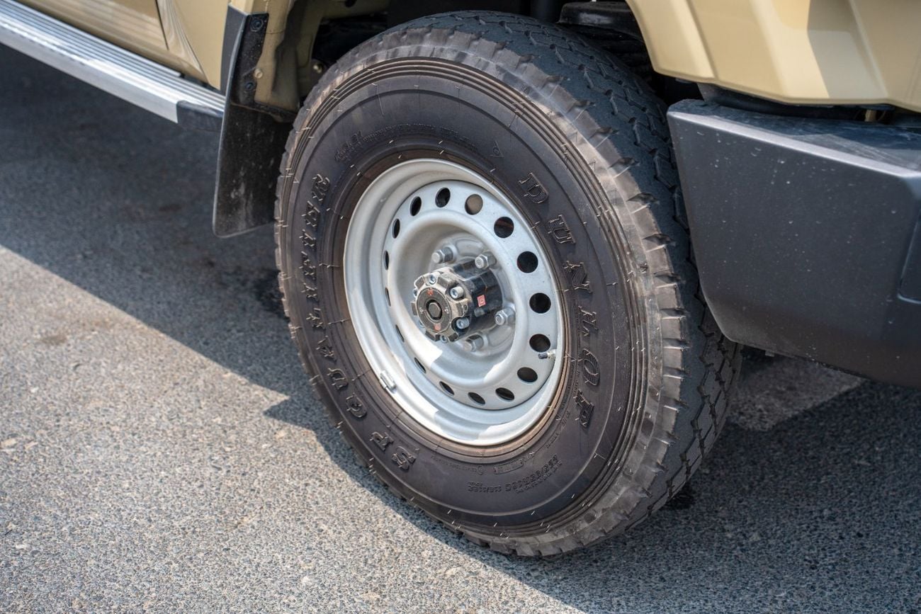 تويوتا لاند كروزر بيك آب Std 4.0L Single Cab Utility 4WD