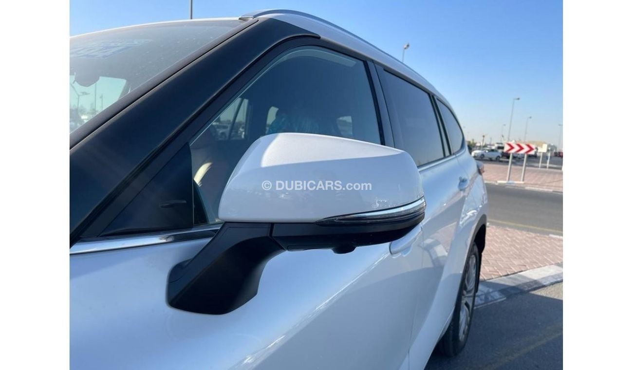 Toyota Highlander *Offer*2023 Toyota Highlander Platinum AWD 2.4 L V4 /