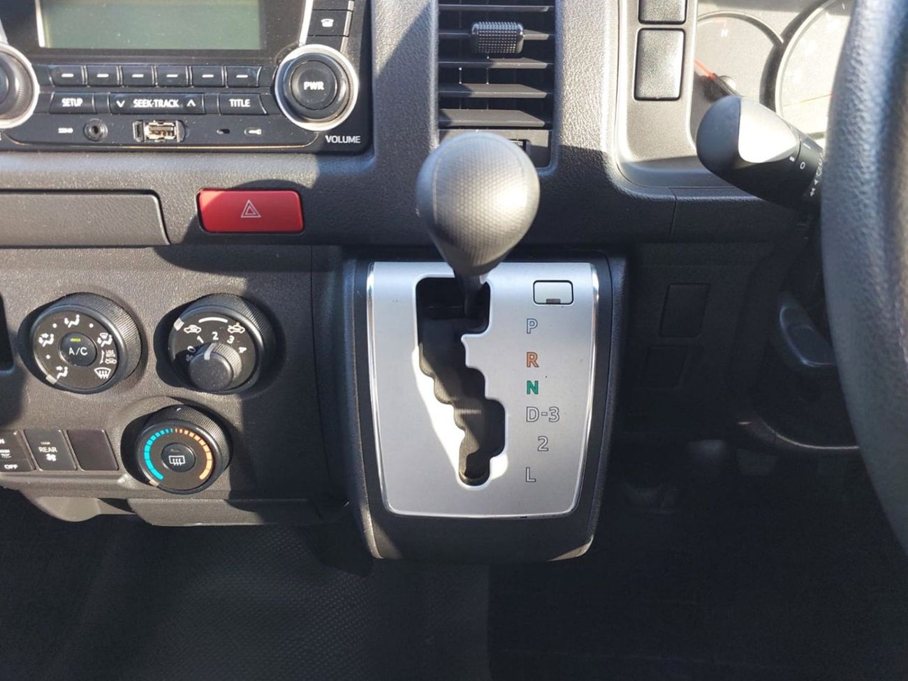 تويوتا هاياس TOYOTA HIACE COMMUTER VAN RHD 2014 MODEL 3.0 L DIESEL AUTOMATIC(PM21971)