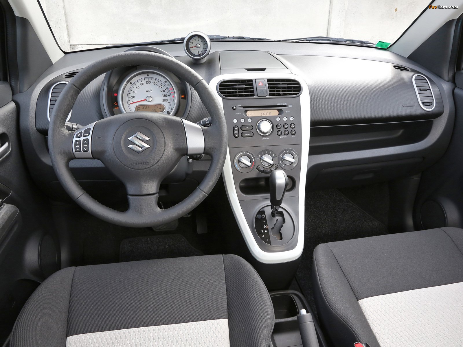 سوزوكي سبلاش interior - Cockpit