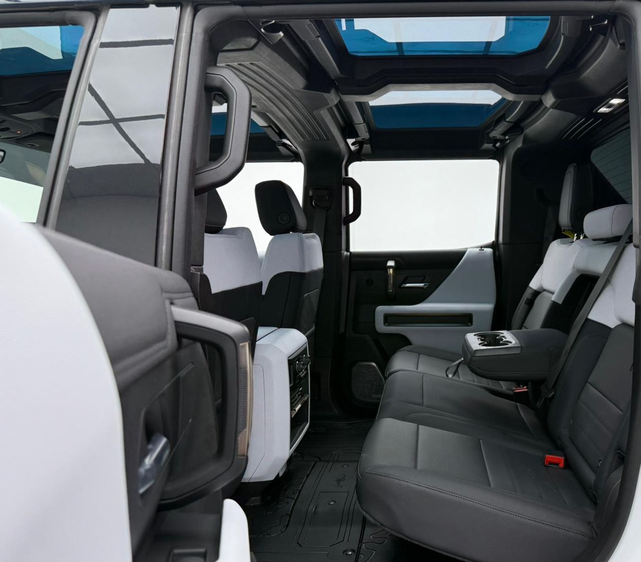 GMC Hummer EV 2024 GMC Hummer 3X, 2027 GMC Warranty, 2029 GMC Service Pack, Very Low Km, Fully Loaded, GCC