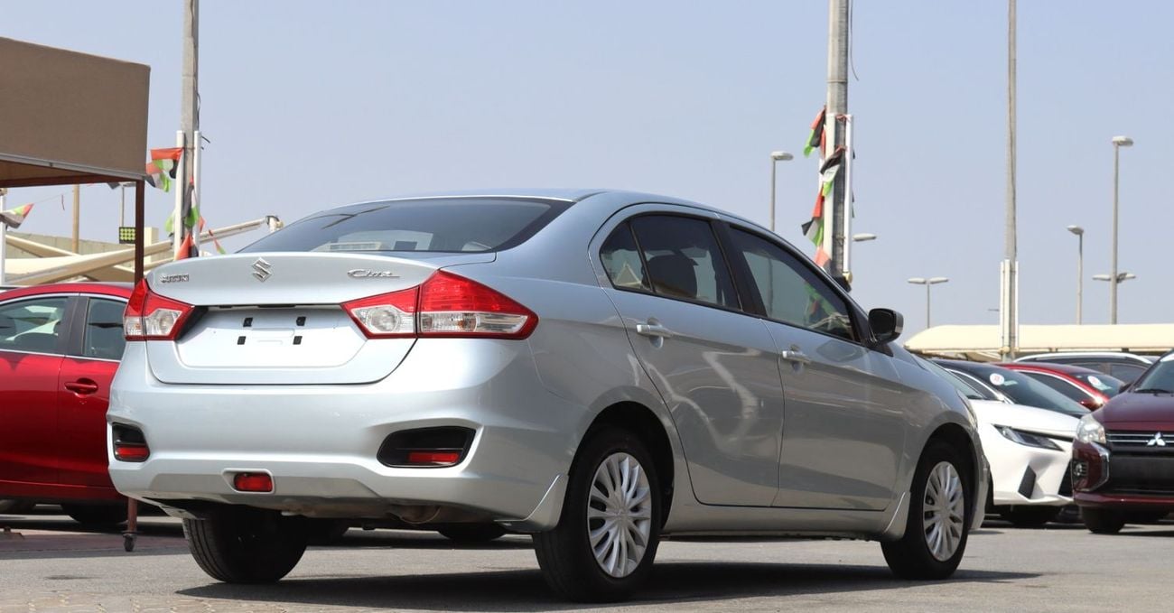 سوزوكي سياز سوزوكى سياز - 2023 - خليجى - بدون حوادث - محرك 1.5 - بحاله ممتازه فى الداخل والخارج