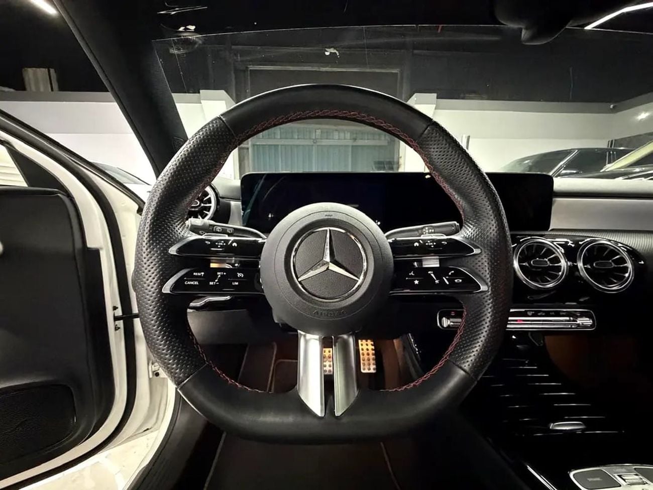 مرسيدس بنز A 200 Premium + 2.0L