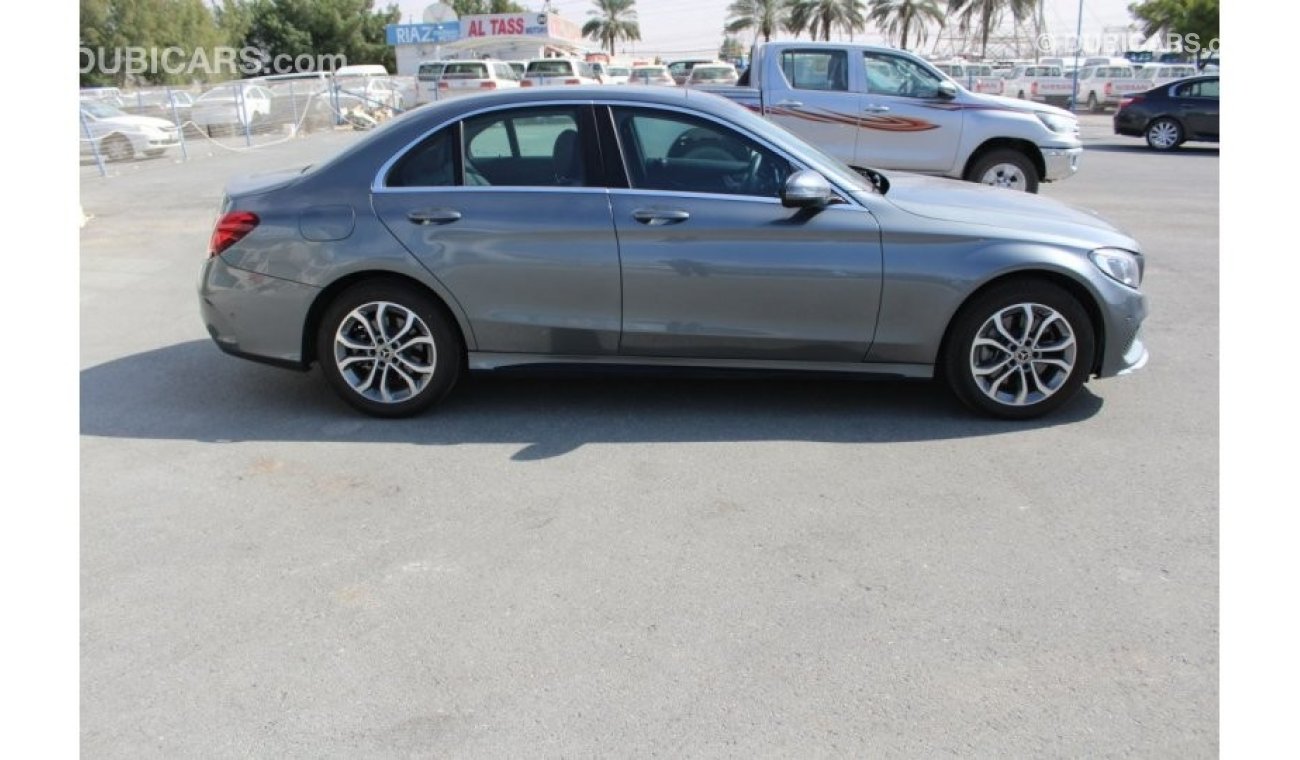 مرسيدس بنز 300 USED CAR in Very Good Condition