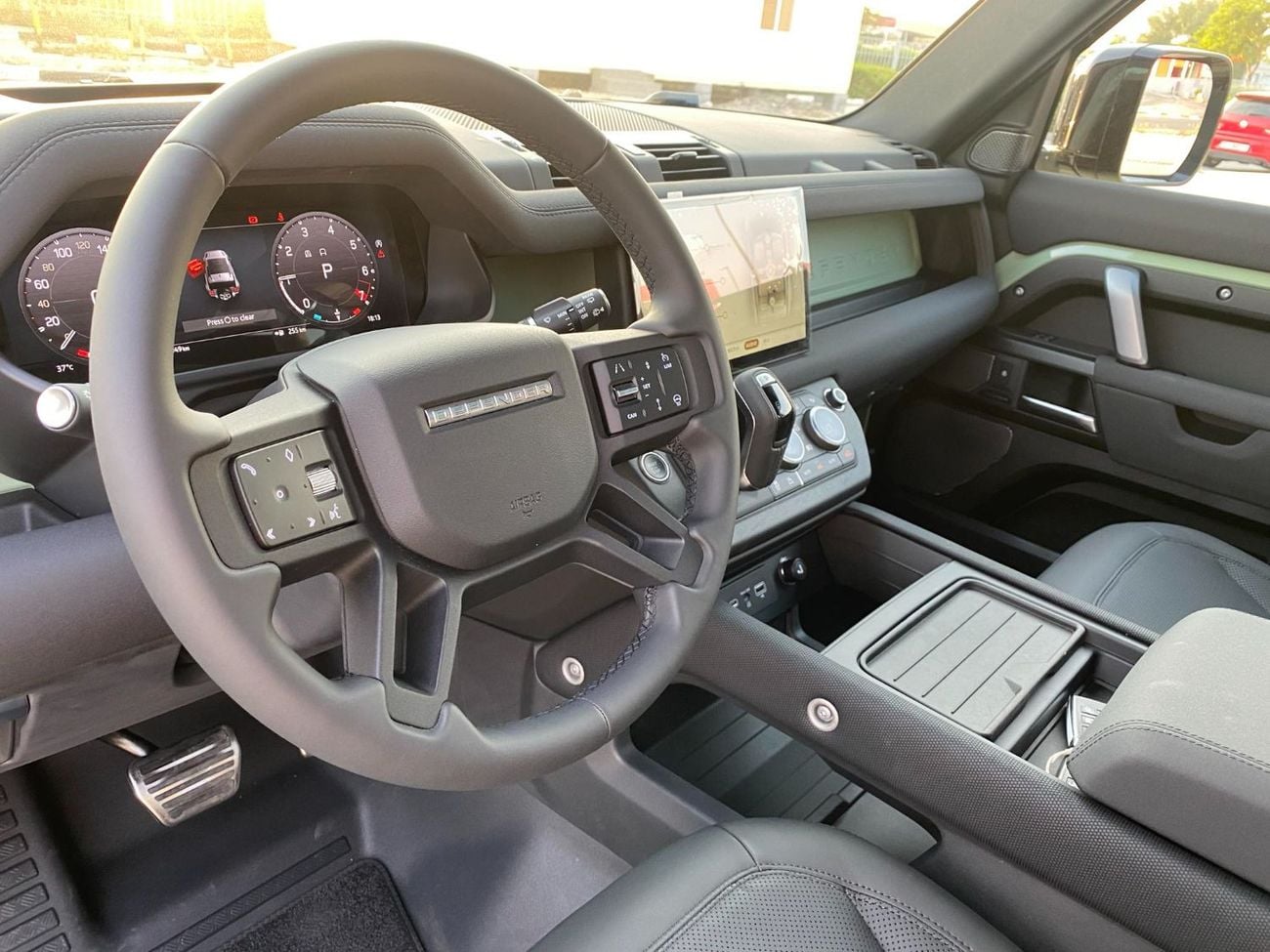 لاند روفر ديفندر P400 90 HSE 3.0L (5 Seater)