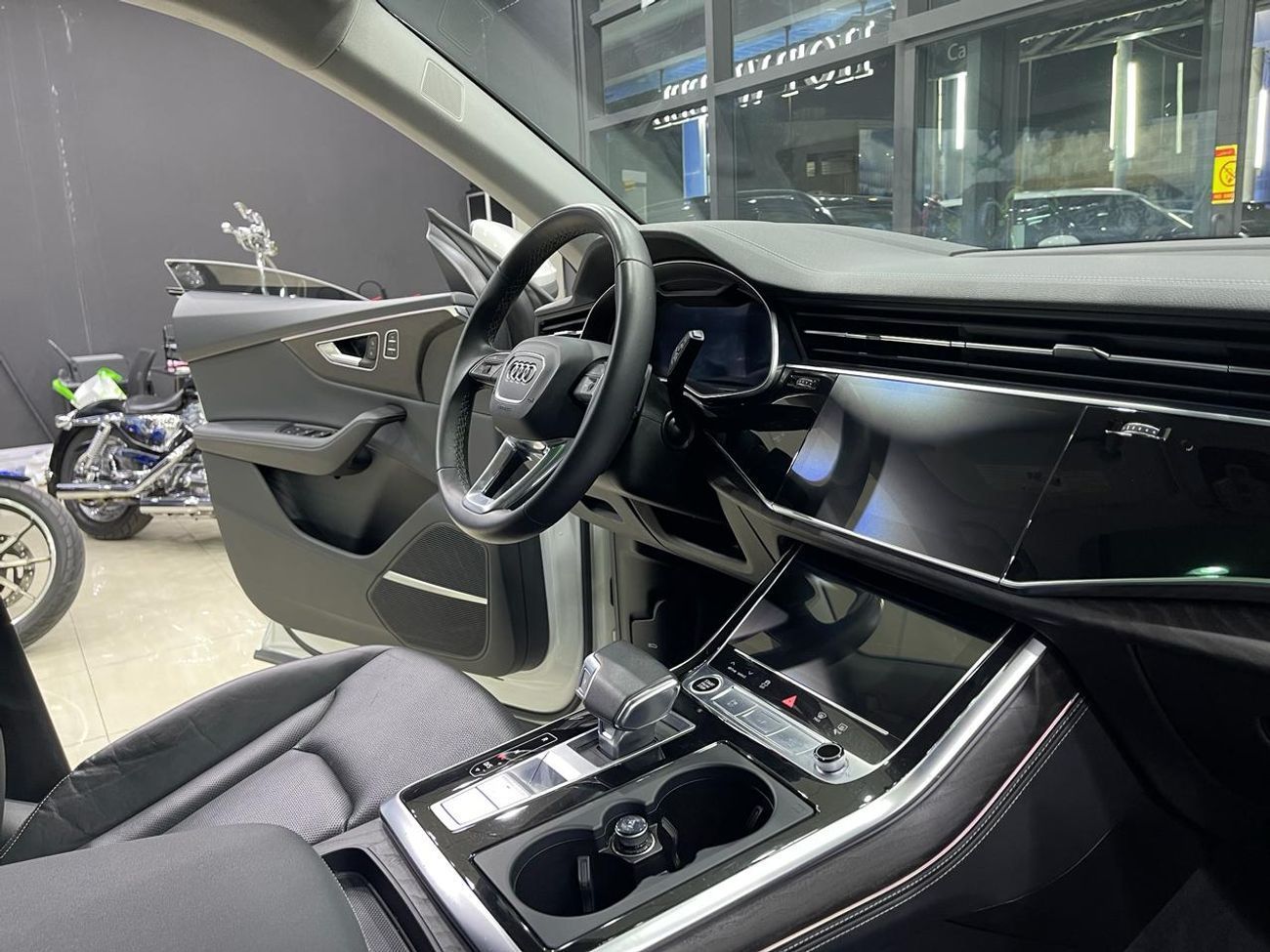 Audi Q8 55 TFSI quattro (340 HP)