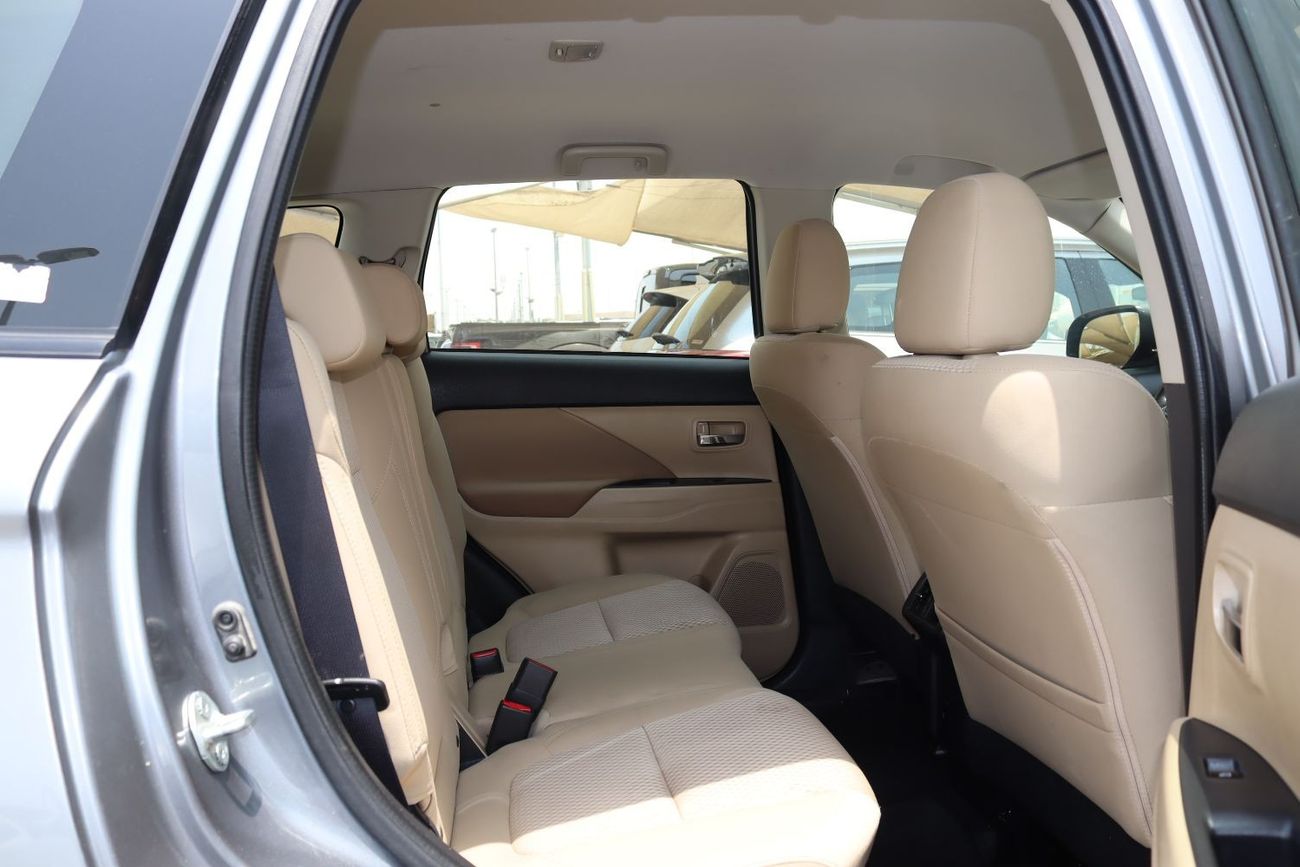 Mitsubishi Outlander GLX Basic MITSUBISHI OUTLANDER 2020  ACCIDENTS FREE - GCC - 7STR - 4WD - ORIGINAL PAINT - PERFECT CO