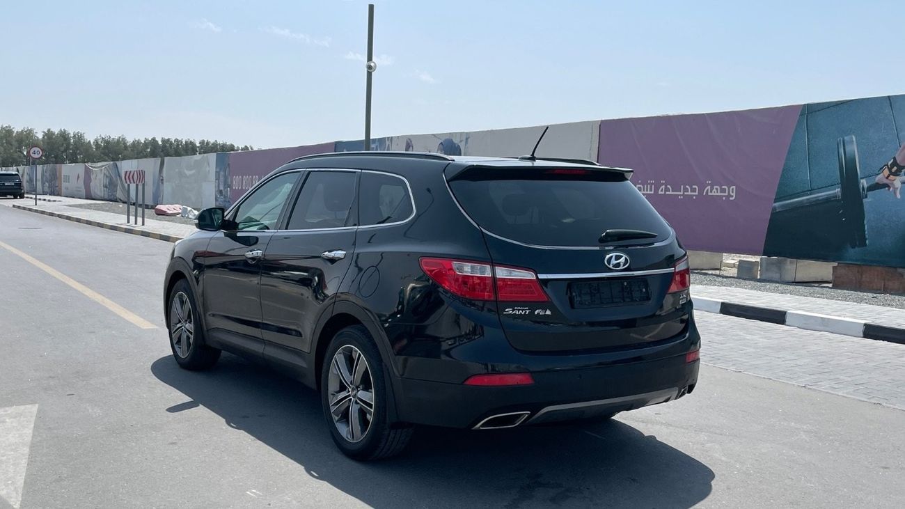 Hyundai Grand Santa Fe GLS Top 3.3L GCC Top 3.3L