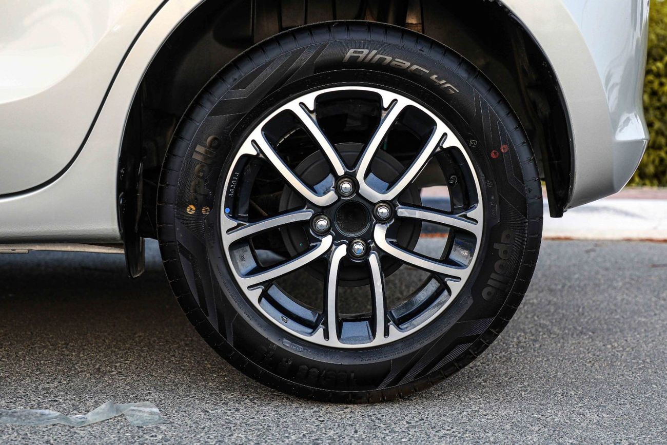 Suzuki Swift 2024 Suzuki Swift 1.2 GLX - Silky Silver Metallic inside Black | Export Only