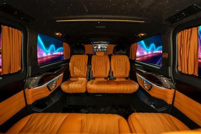 مرسيدس بنز V 300 ARRIVAL MODEL LUXURY MERCEDES GCC V300 with ADDITIONAL REAR AC-2 YEARS WARRANTY BY VLINE