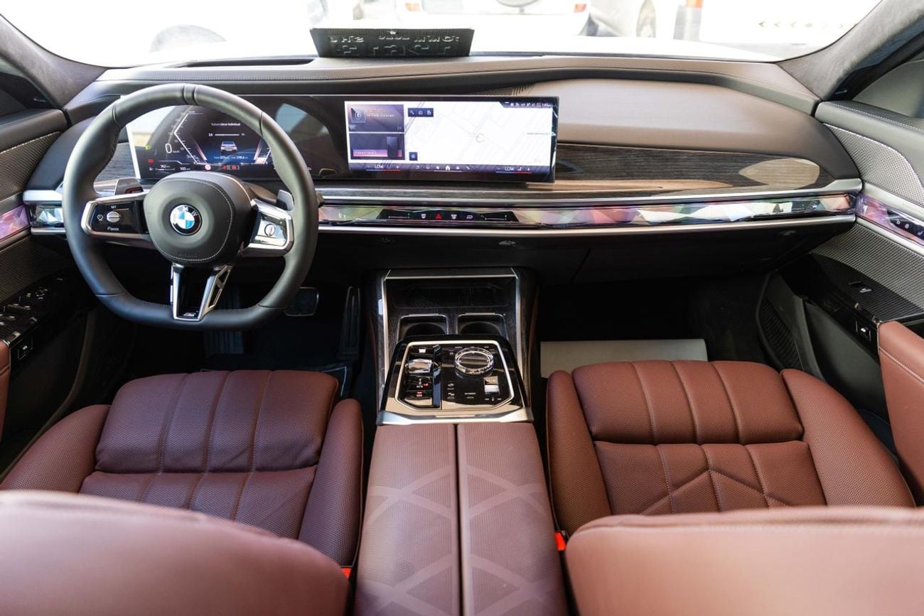 بي أم دبليو 740i BMW 740i M Sport Individual – 2026 | GCC | 2 YEARS WARRANTY | Only 2,213 KM | AED 449,000