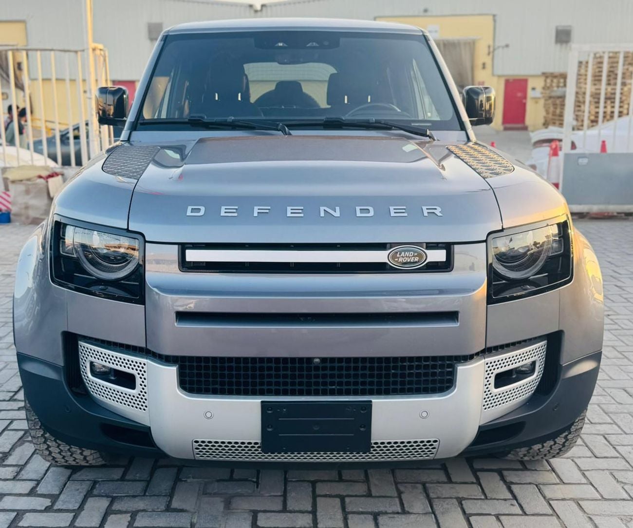 Land Rover Defender 110 SE P300