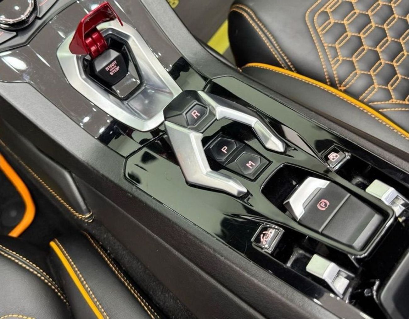 لامبورغيني هوراكان Spyder LP610-4 (610 HP) 2017 Lamborghini Huracan Spyder LP610-4, Full Service History, Excellent Con