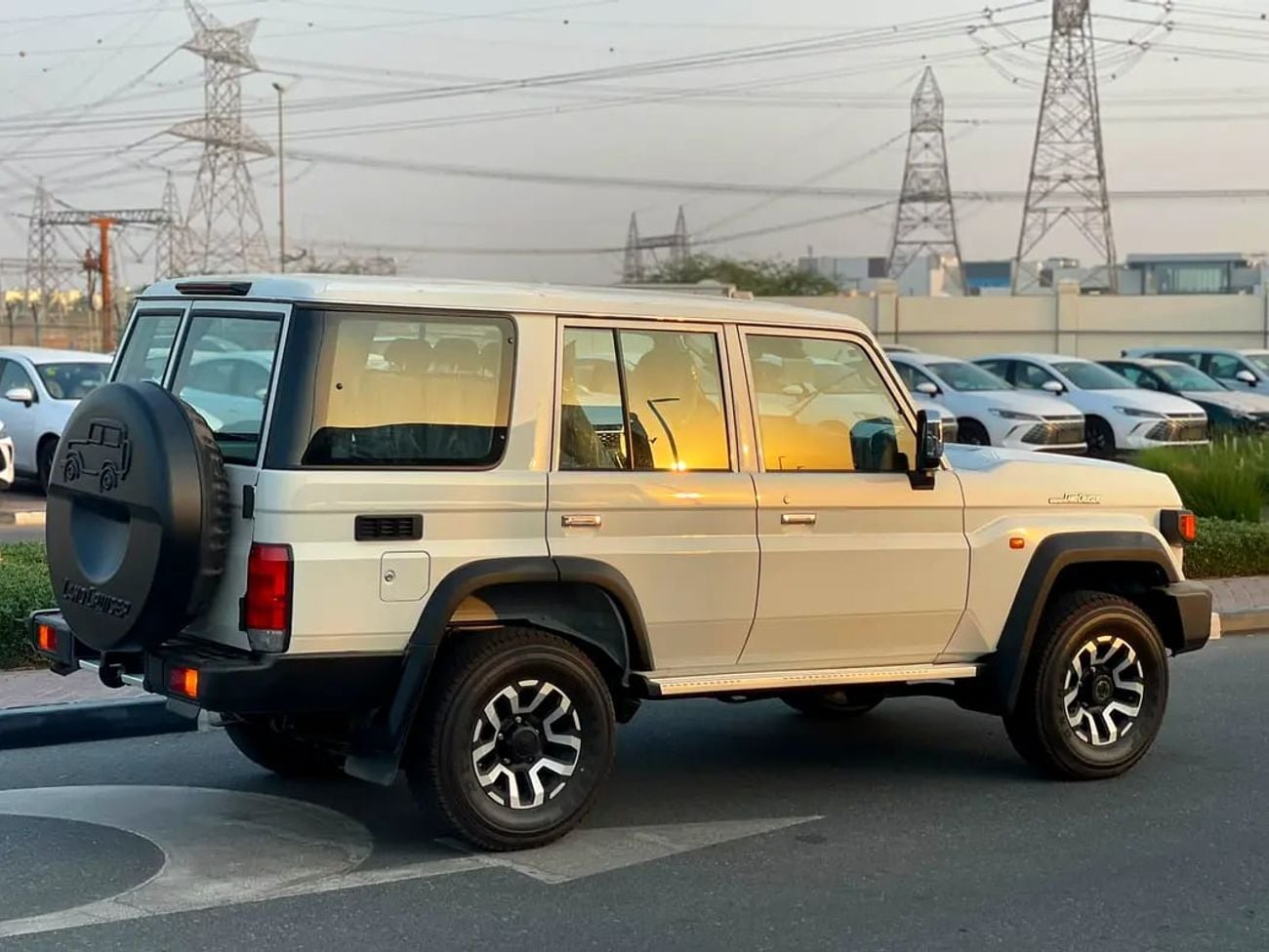 تويوتا لاند كروزر 70 HT VXR LC 76 LX 4.0L A/T GCC Specs SAUDI