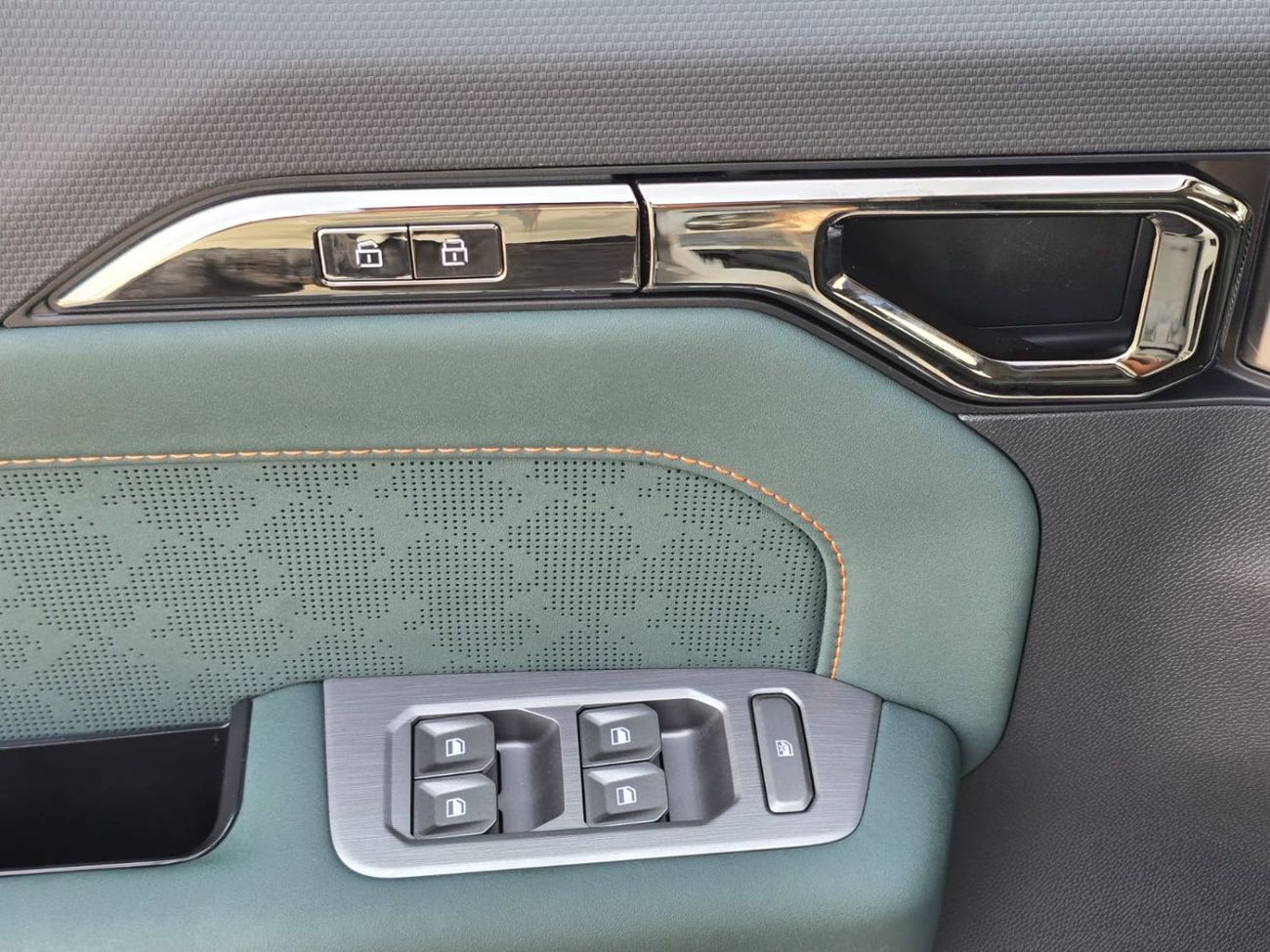 Jetour T2 i-DM 2025 GCC ELITE CARS 10 YEARS AGENCY WARRANTY & SERVICE CONTRACT IN MINT CONDITION