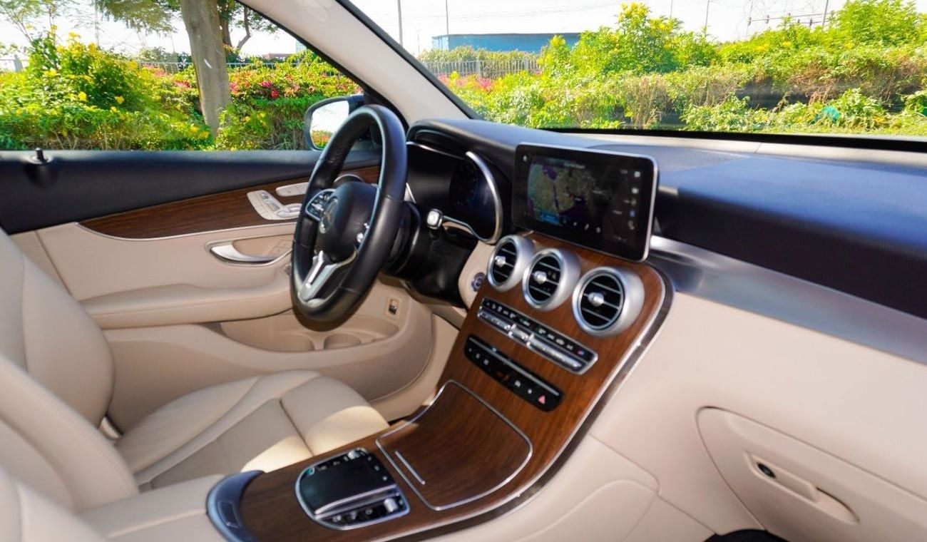 مرسيدس بنز GLC 300 4MATIC 2.0L Mercedes GLC300 AMG  OFFER PRICE 2022 FULLY LOADED