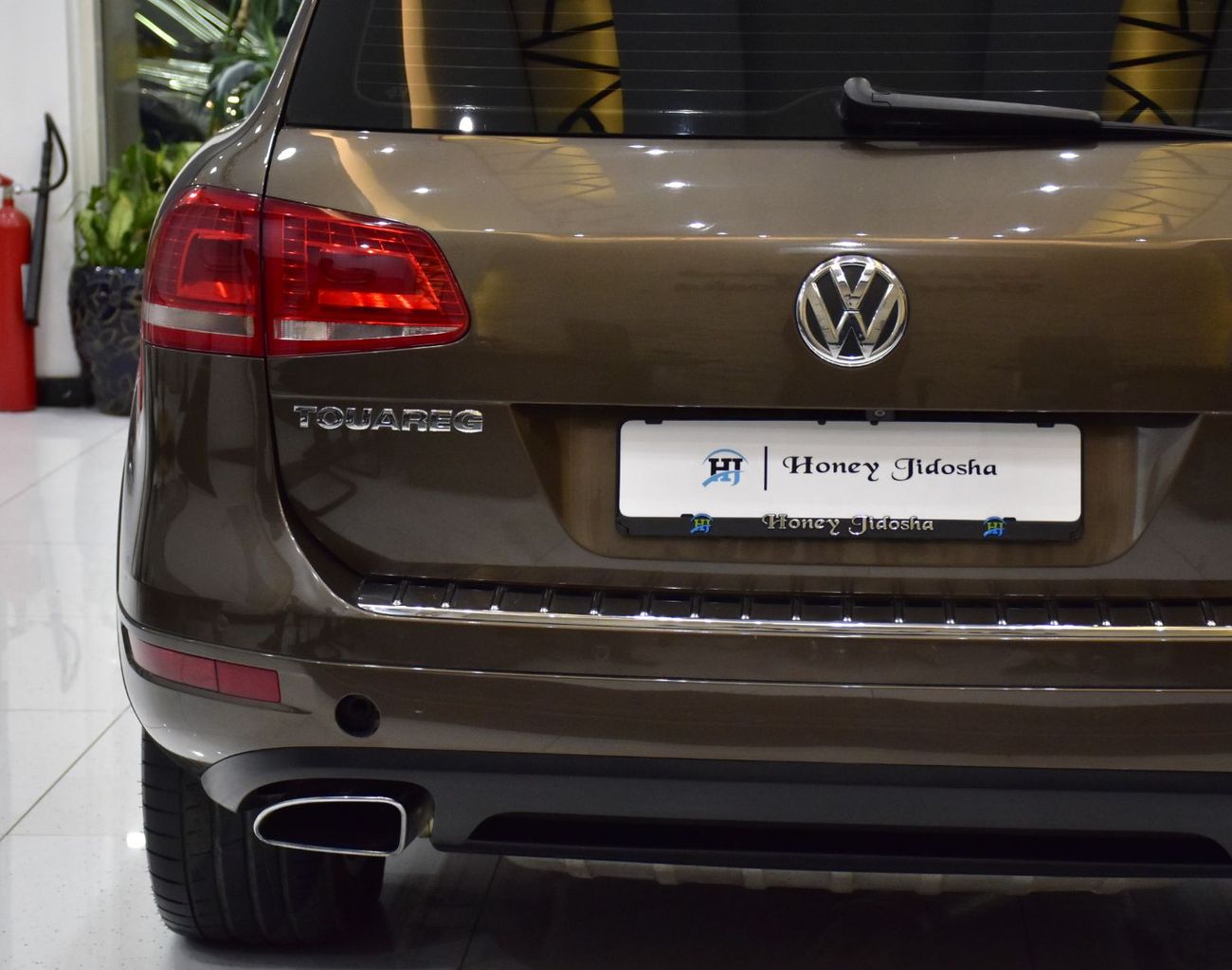 Volkswagen Touareg SEL EXCELLENT DEAL for our Volkswagen Touareg ( 2015 Model ) in Brown Color GCC Specs