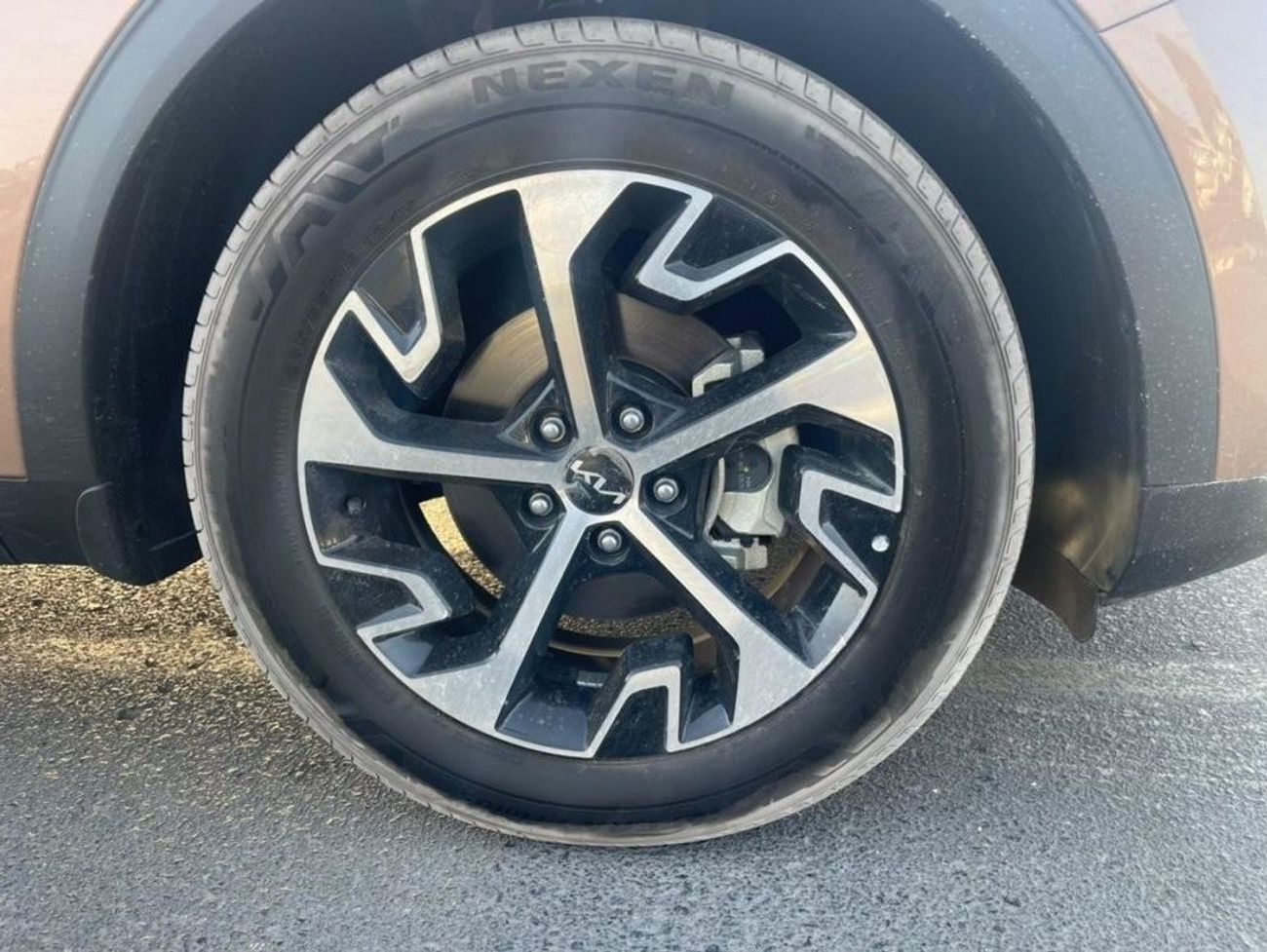 Kia Sportage 1.6L Petrol Auto, gray and silver color available