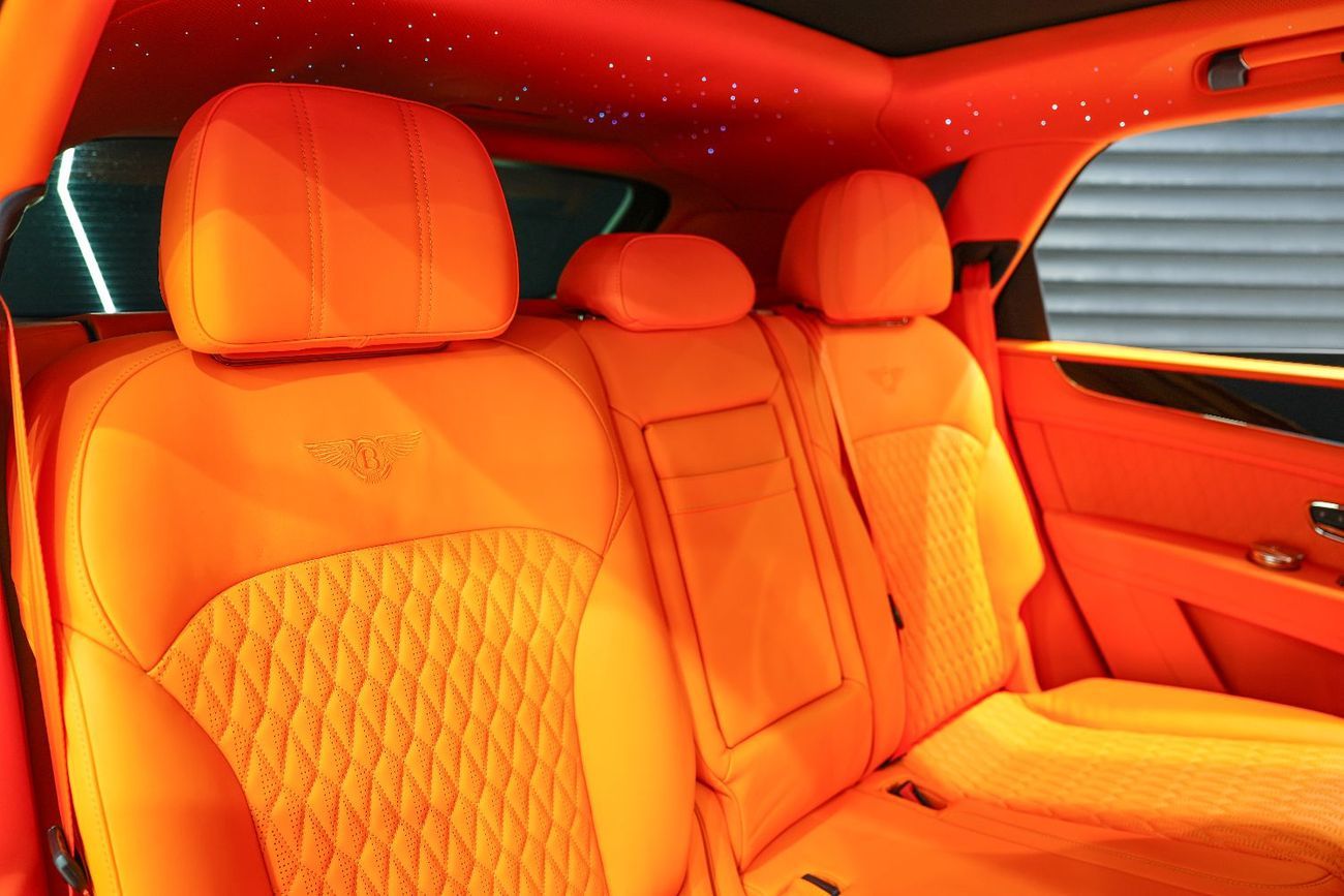 Bentley Bentayga W12, Carbon Fiber Body Kit, Panoramic Roof, Starlight Headliner, GCC Specs!!