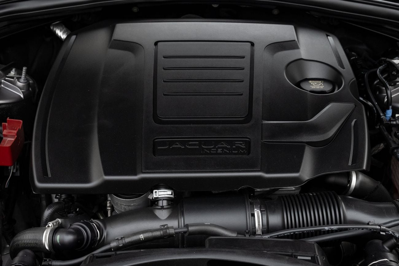 جاكوار F بيس F-Pace Prestige | 2,155 P.M | 0% Downpayment | 25T AWD LOW MILEAGE JAGUAR SERVICED! | Ramadan Offer!