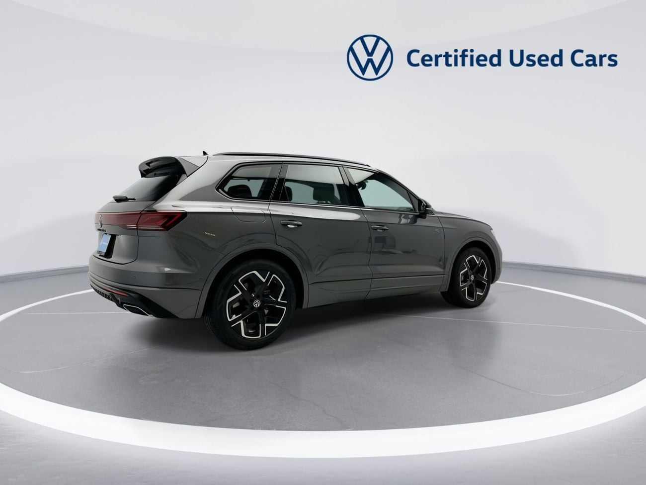 Volkswagen Touareg R-LINE VW Certified | The Ultimate Flagship SUV | Well Maintained