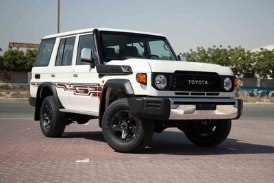 تويوتا لاند كروزر LC76 Hardtop LX 4.0L - Manual - White Inside Bluish Grey | Export Only