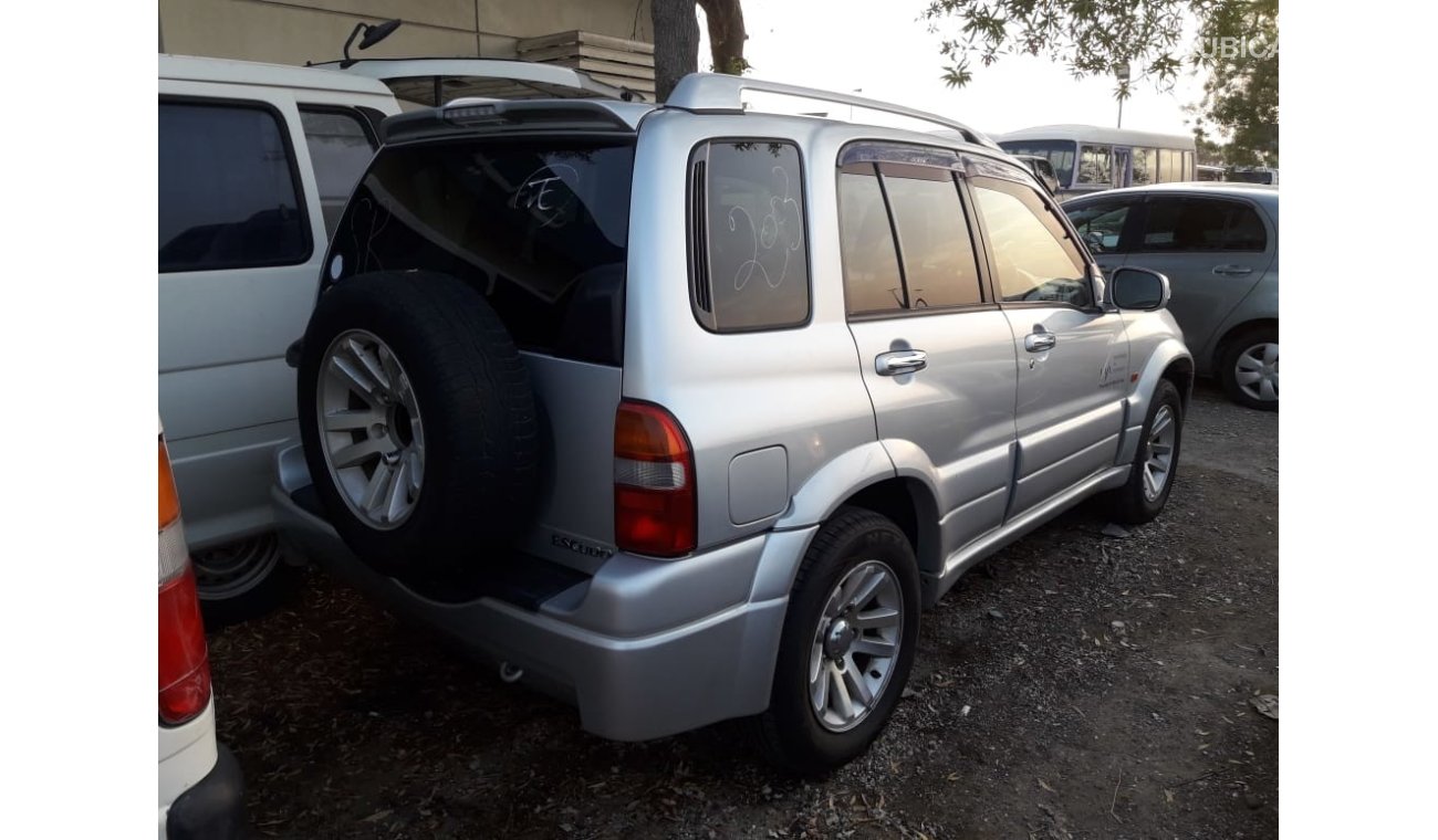 Suzuki Escudo Jeep