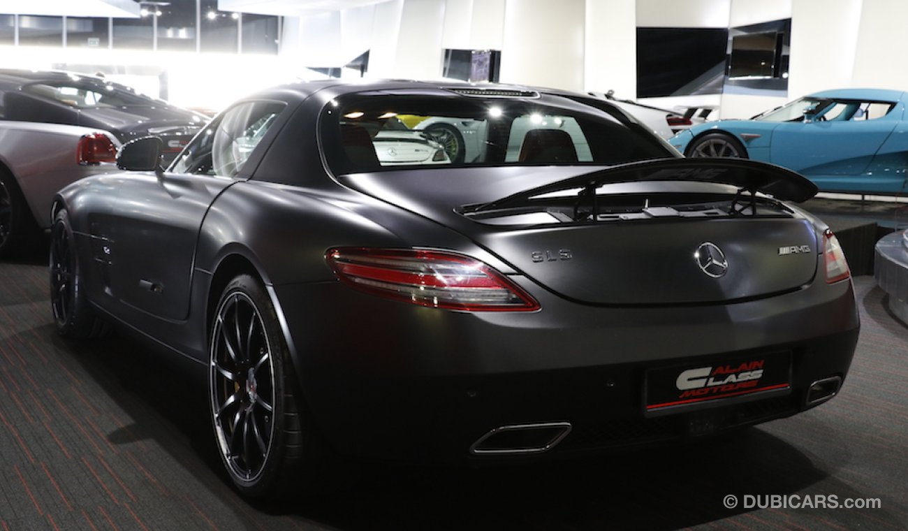 مرسيدس بنز SLS AMG Matte Black Vinyl Wrap