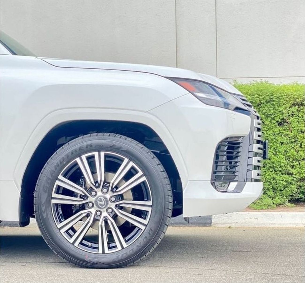 Lexus LX 600 SIGNATURE EDITION, AUTOMATIC TRANSMISSION, RADAR, WIRELESS CHARGER,BRAND NEW, MODEL2025