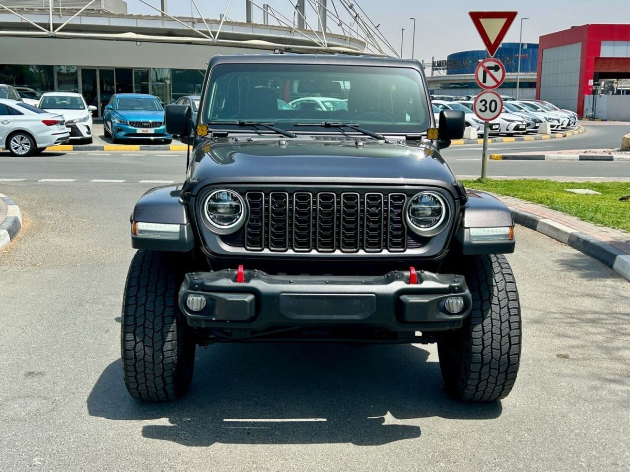 جيب رانجلر Sahara 3.6L A/T (5 Seater) WITH FULL KIT 2019 GCC LOW MILEAGE WITH AGENCY SERVICE HISTORY IN MINT CO