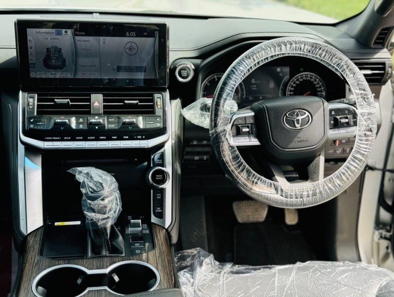 تويوتا لاند كروزر Vxr 3.3 diesel Right hand drive