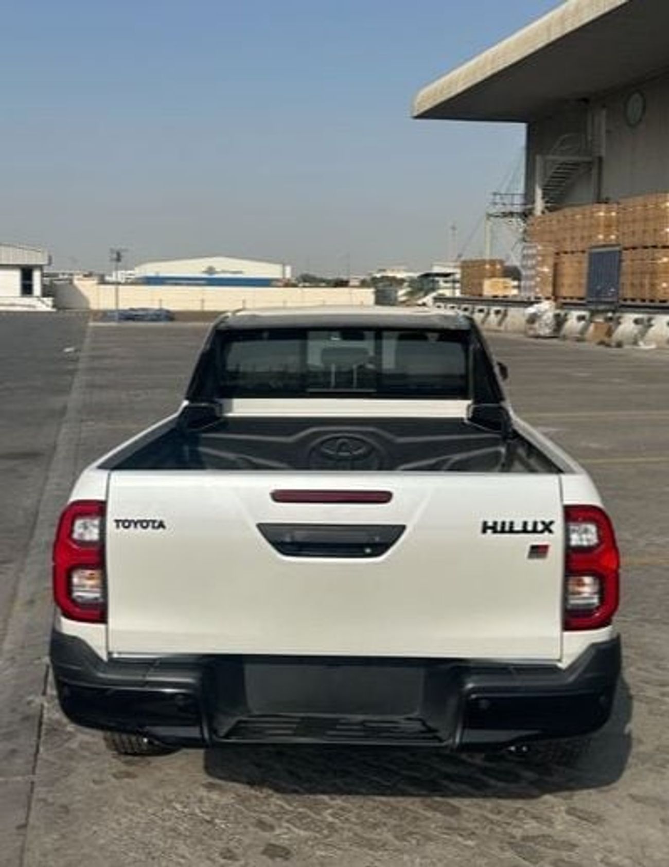 Toyota Hilux GR Sport 4.0L WHITE GCC 2025 FULL OPTION