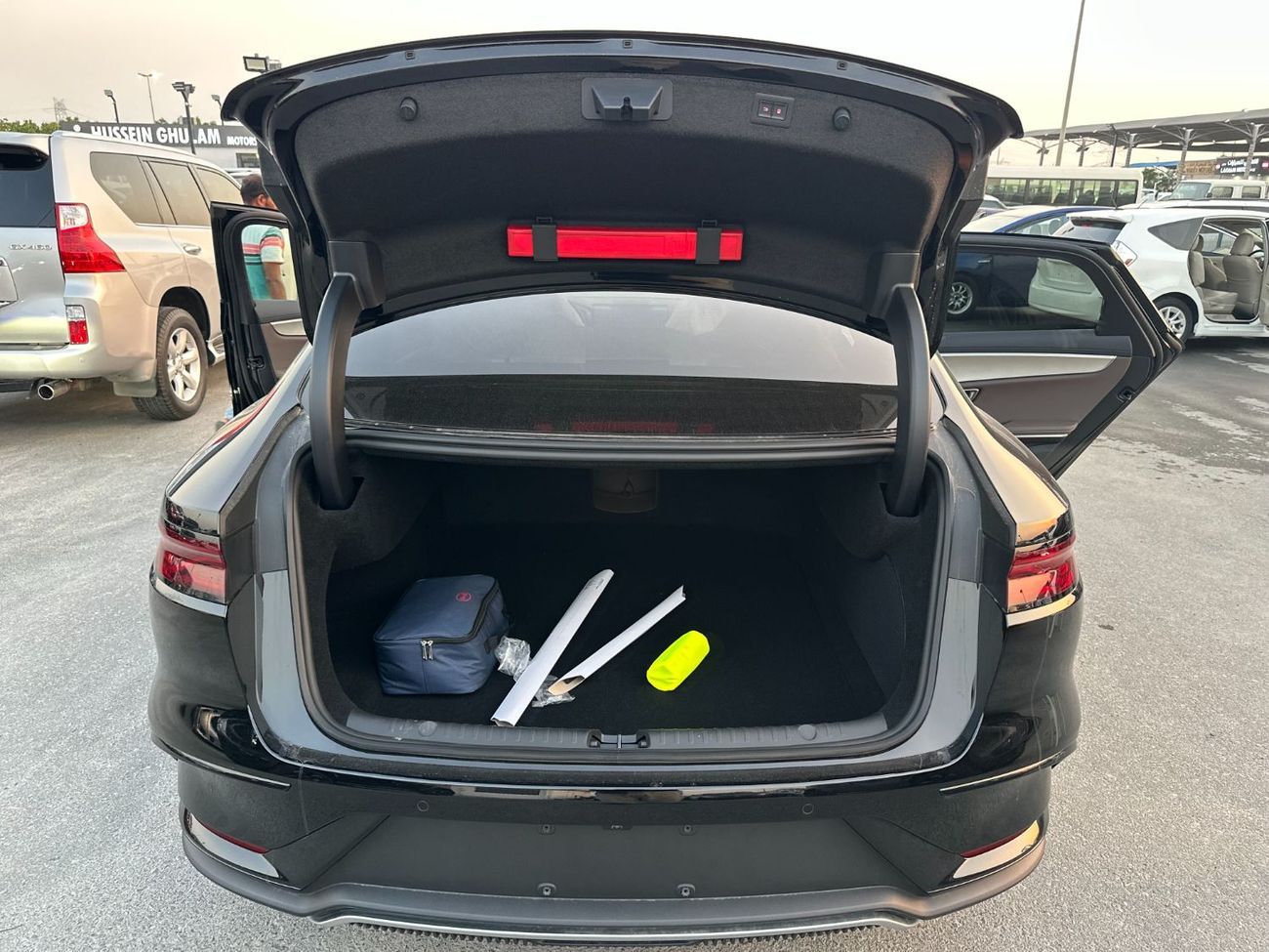 BYD HAN BYD HAN  -EV Range 605 KM