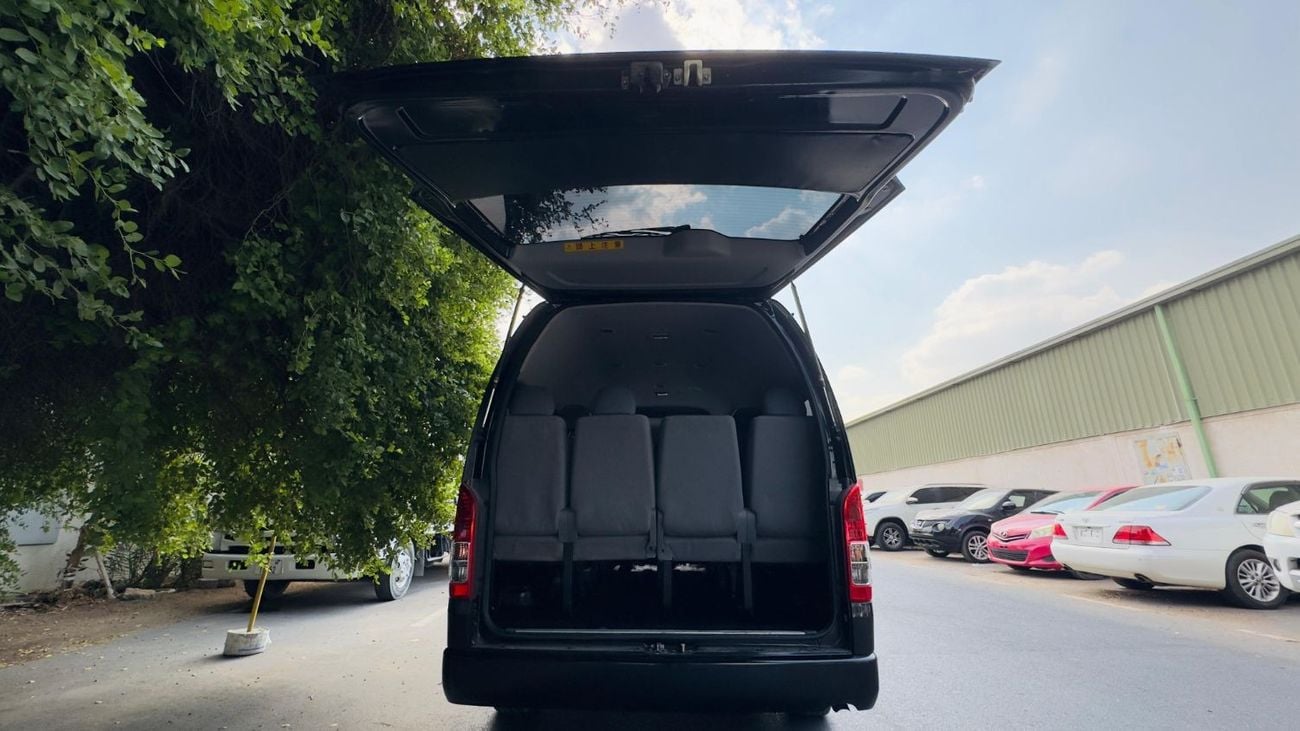 Toyota Hiace PREMIUM CONDITION | 14 SEATERS | RHD | 2018 | (AT) | 3.0L DIESEL ENGINE |  2WD