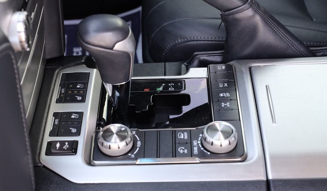 تويوتا لاند كروزر Sahara 2020 RHD Diesel V8 Full Option Top Of The Range