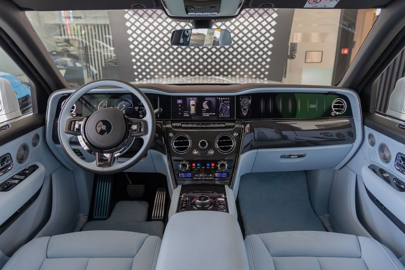 رولز رويس كولينان ROLLS-ROYCE CULLINAN | BLACK BADGE | FULL OPTIONS | BESPOKE SOUND SYSTEM | GCC SPECS | DEALER WARRAN