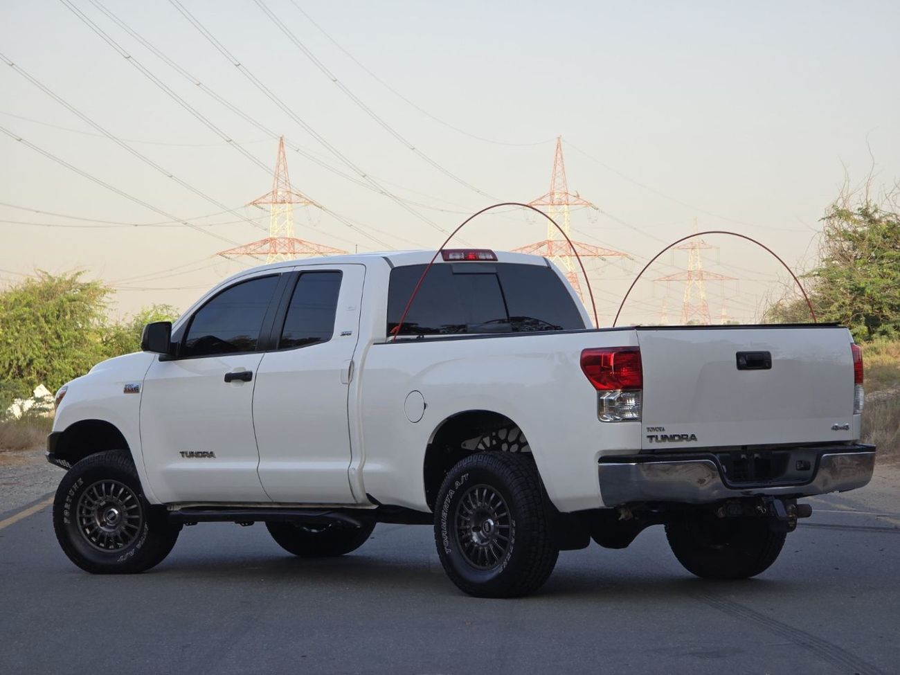 Toyota Tundra Crewmax SR5 5.7L TOYOTA TUNDRA 2011 5.7L V8 // 4X4 // GOOD CONDITION INSIDE OUT SIDE