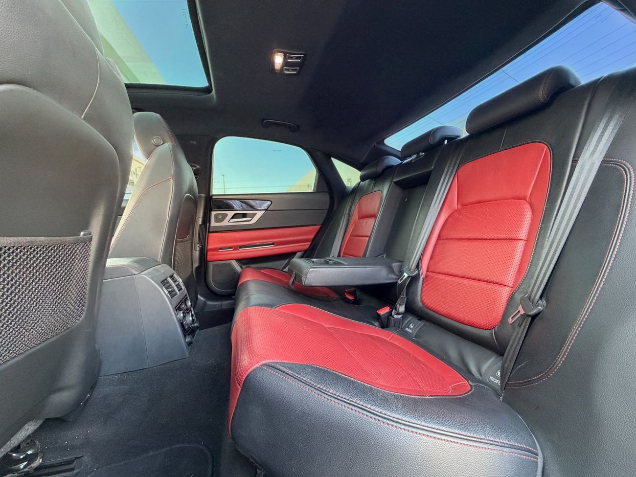 Jaguar XF R-Sport 2.0L Sedan JAGUAR XF R-SPORT | 2016 | GCC SPECS | 2.0L TURBO | AED 35,000