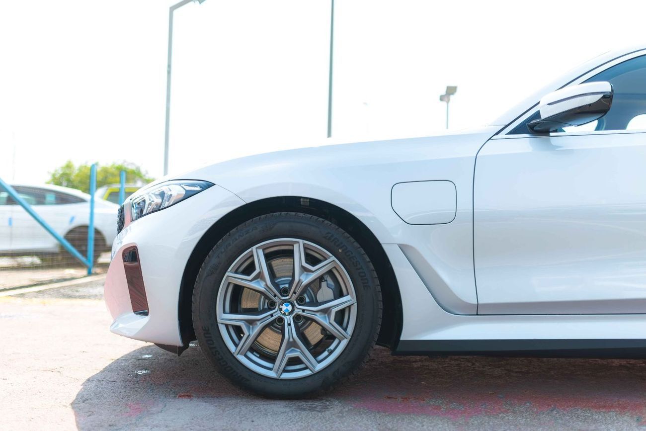 BMW i3 2025 BMW i3 eDrive35L – M Power Kit (EV) FOR EXPORT White