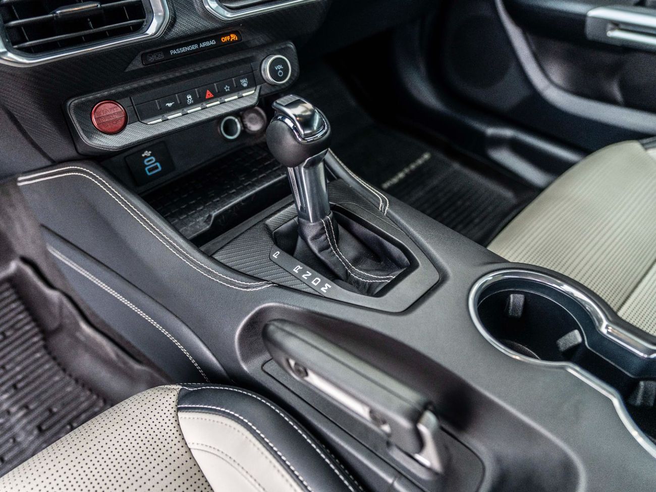 Ford Mustang Std 3.7L Convertible A/T