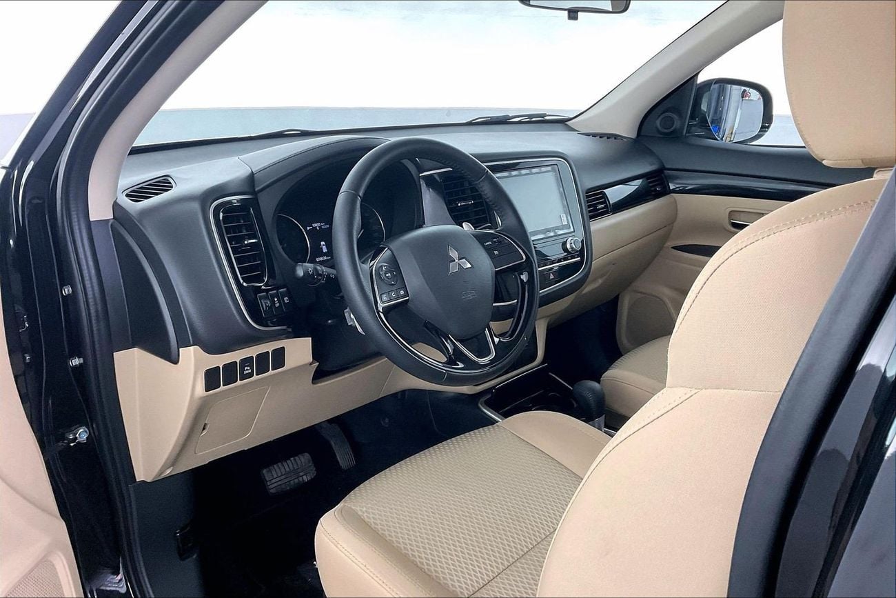 ميتسوبيشي آوتلاندر 2.5 GLX AUTO 4WD 7SEAT ML FABRIC SEATS | شامل الضمان | 0 ﺪﻔﻋﺓ ﺃﻮﻟﻯ