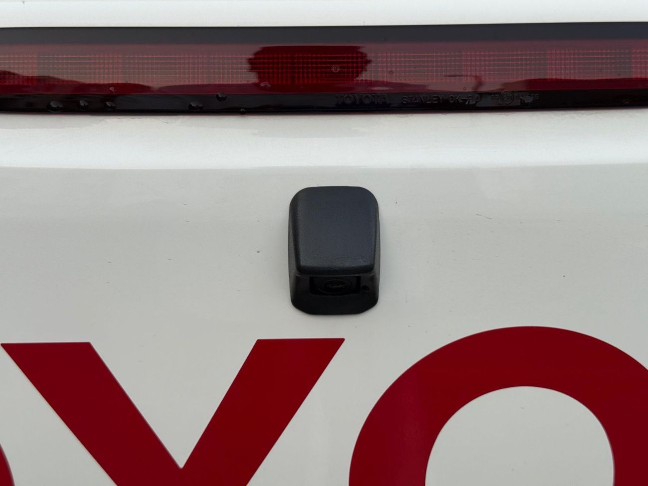 Toyota Hilux Toyota Hilux 4x4 2.4L full Option automatic gearbox