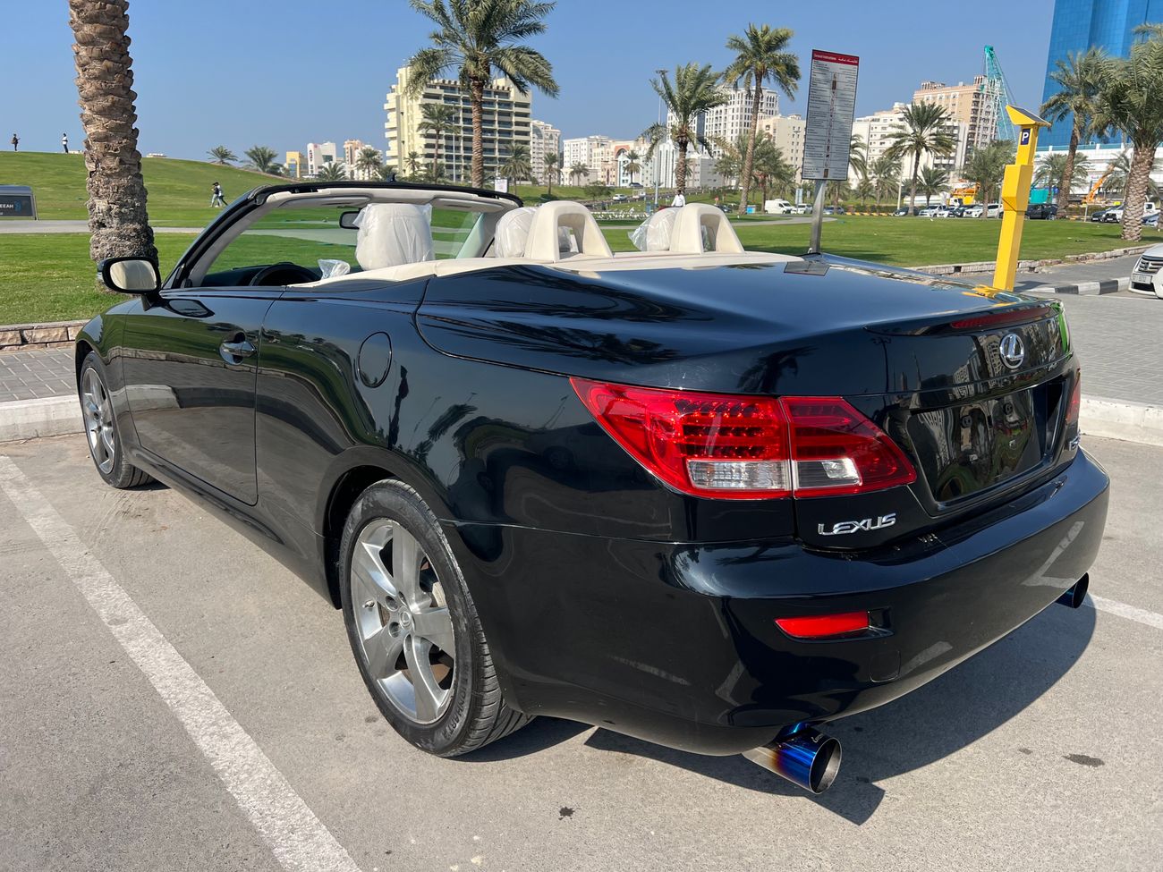 لكزس IS 250C 2010