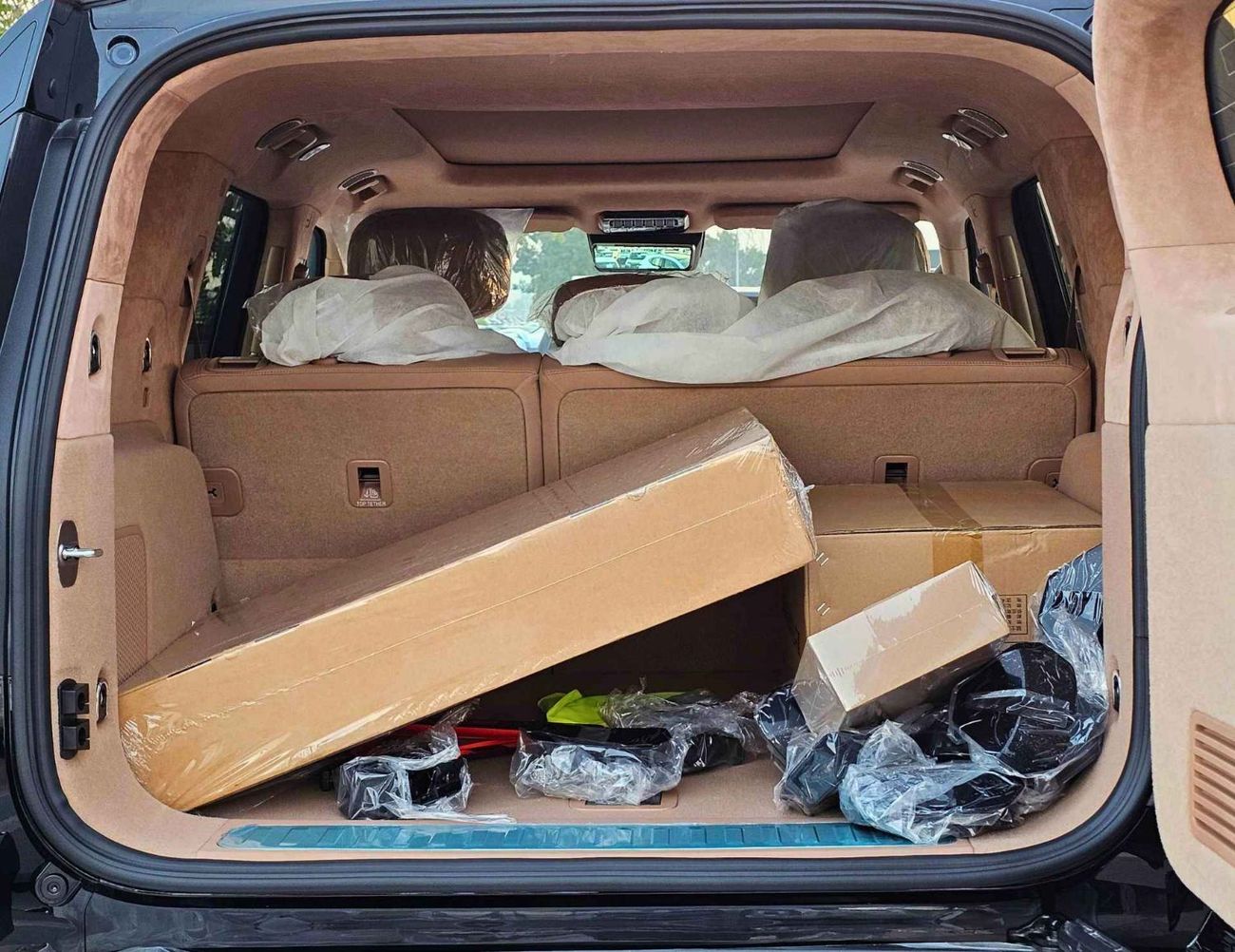 Dongfeng M Hero M817 HYBRID / 1.5L TURBO CHARGED / LARGE DISPLAY 15.6" TOUCHSCREEN / PANORAMIC ROOF (CODE#MH817H)