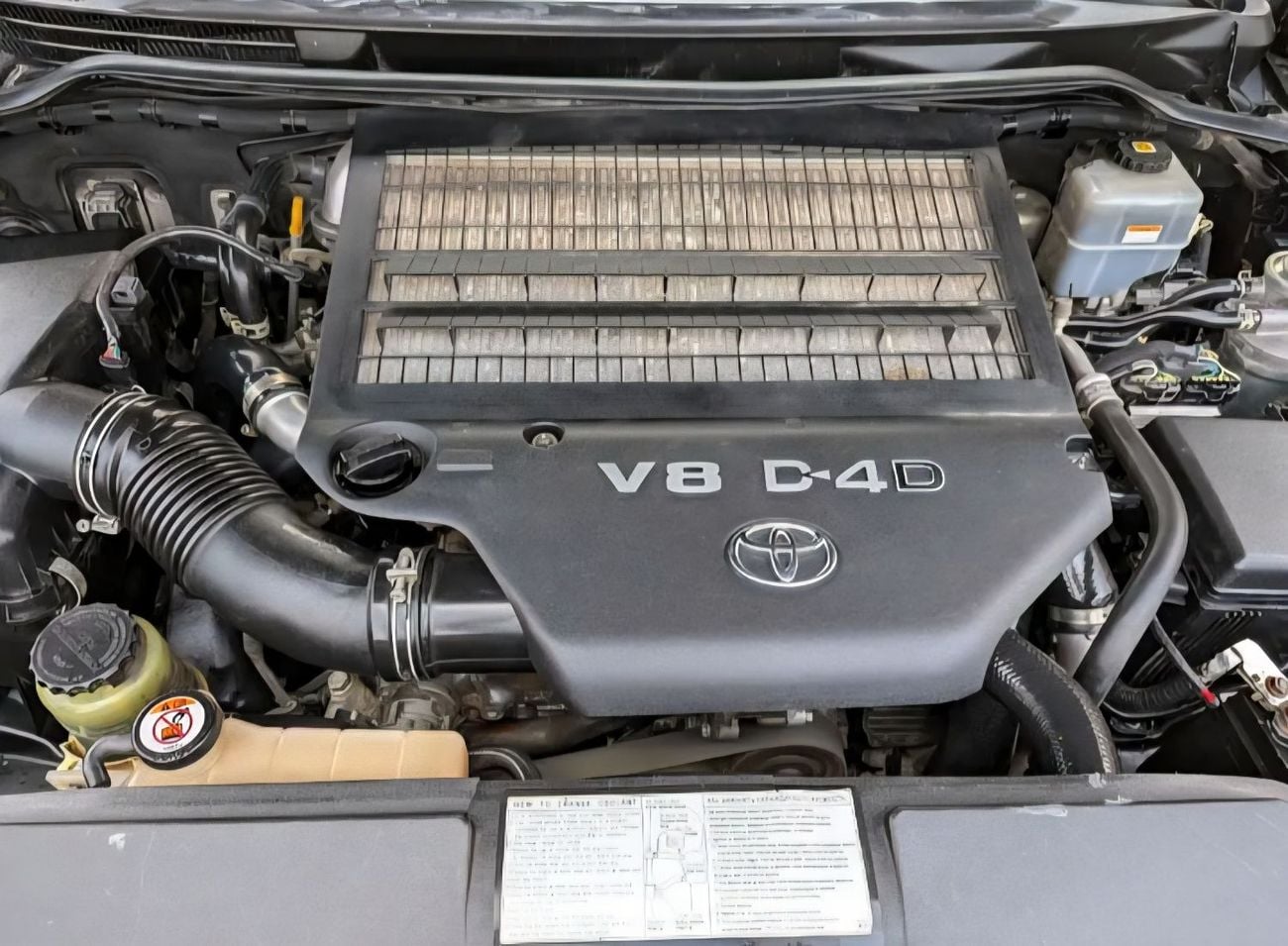 تويوتا لاند كروزر VXR LHD 4.5L 1VD-FTV V8 Diesel Engine Automatic Gear 4WD 7 Seats 5 Doors