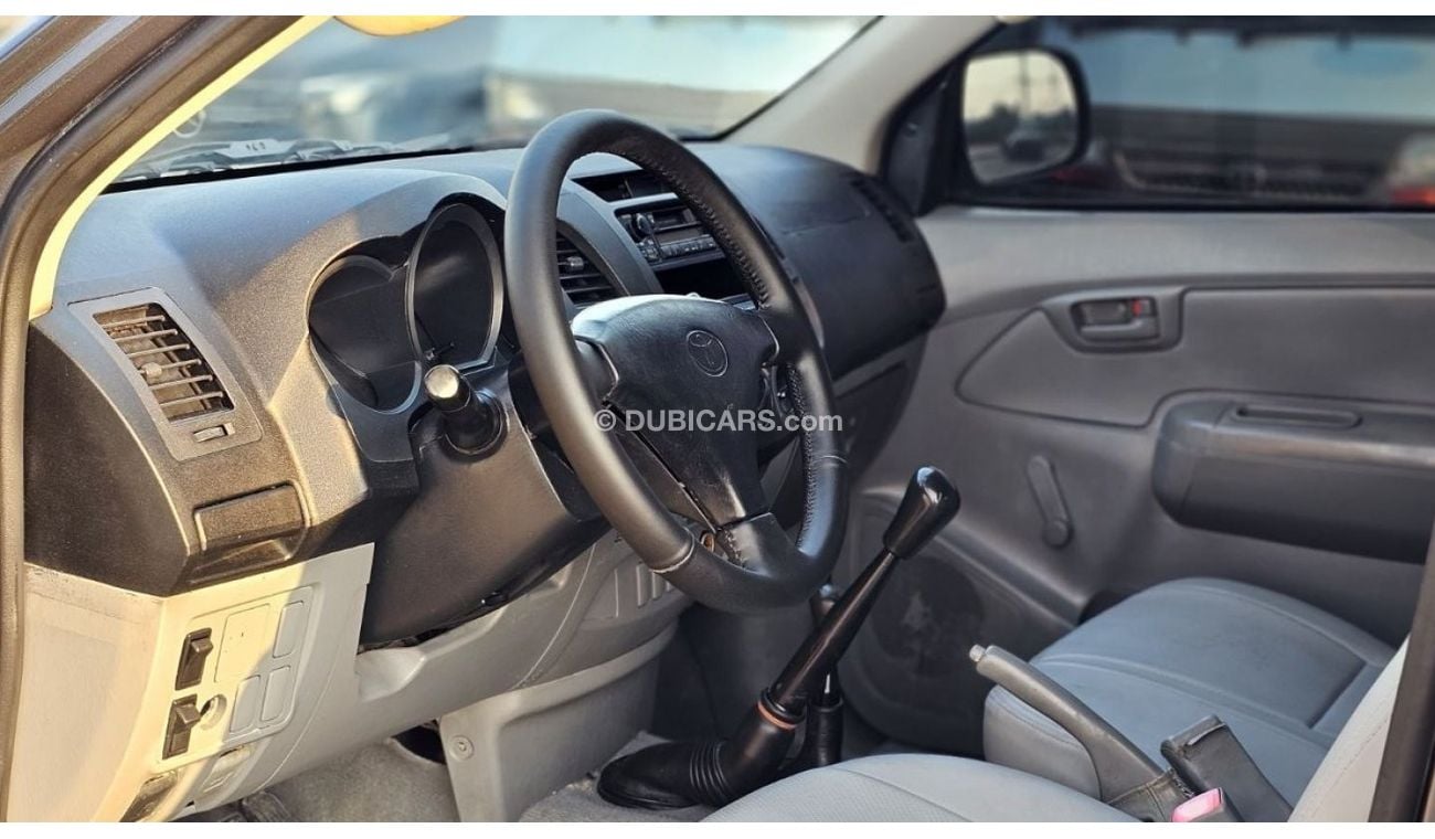 Toyota Hilux DIESEL 2KD | 2.5L ENGINE | LEFT-HAND-DRIVE | SIDE BODY STICKER | ALLOY RIMS | TINTED WINDOWS