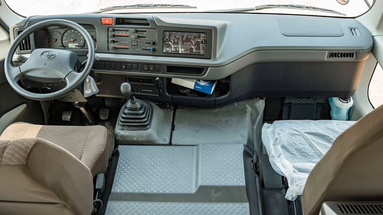 تويوتا كوستر 2026 Toyota Coaster 4.0L Diesel MT 22 seaters Electric doors with Fridge
